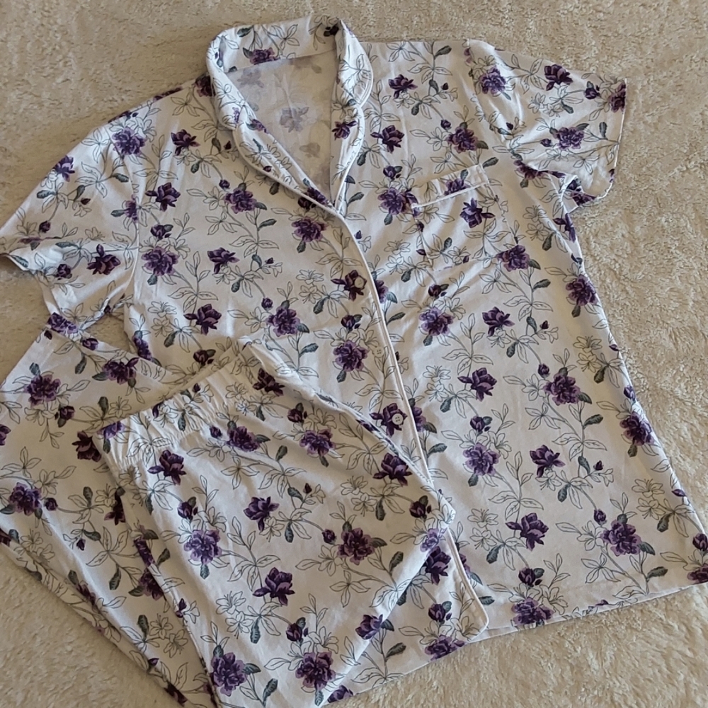 🌺 Near New Floral Print Capri Pajamas